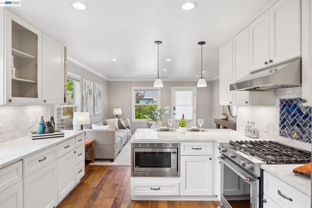 104 Cypress St, Alameda, CA 94501