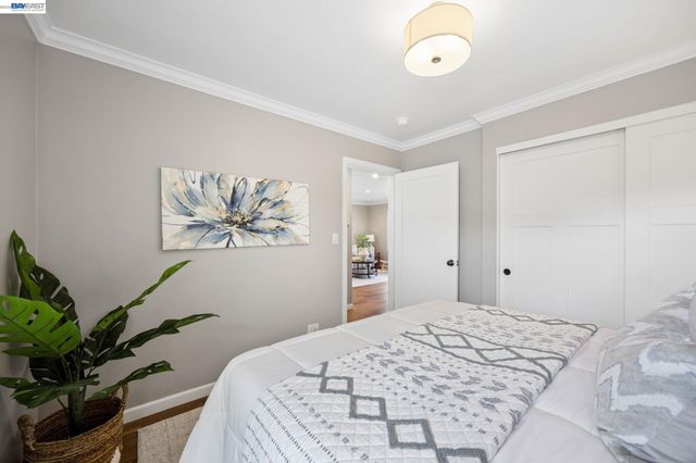 104 Cypress St, Alameda, CA 94501