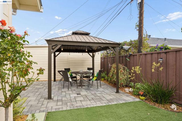 104 Cypress St, Alameda, CA 94501