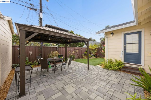 104 Cypress St, Alameda, CA 94501