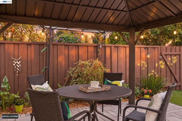 104 Cypress St, Alameda, CA 94501