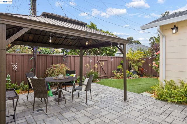 104 Cypress St, Alameda, CA 94501