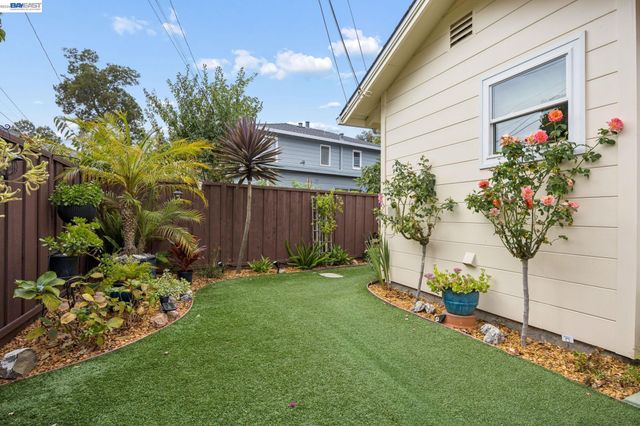 104 Cypress St, Alameda, CA 94501