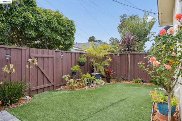 104 Cypress St, Alameda, CA 94501