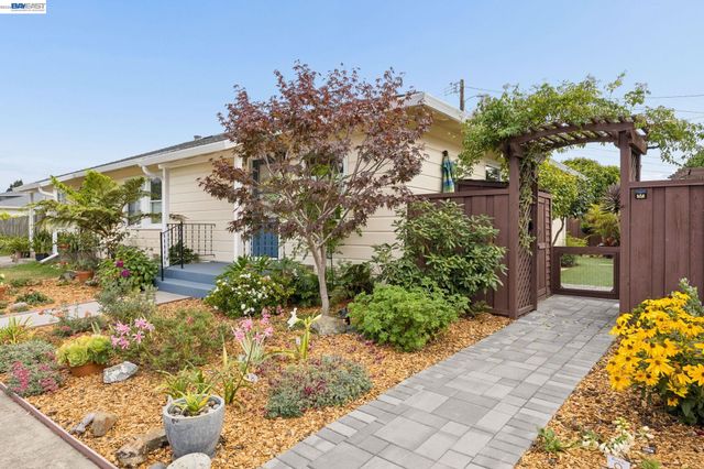 104 Cypress St, Alameda, CA 94501