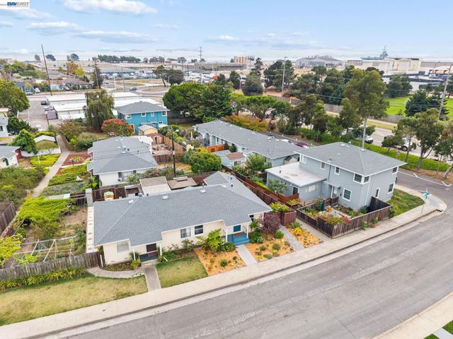 104 Cypress St, Alameda, CA 94501
