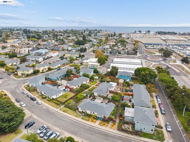 104 Cypress St, Alameda, CA 94501