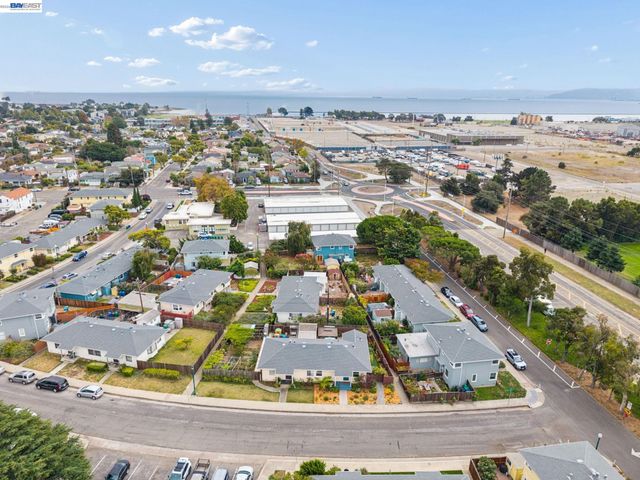 104 Cypress St, Alameda, CA 94501