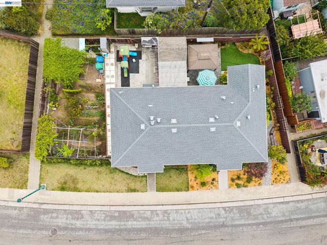 104 Cypress St, Alameda, CA 94501