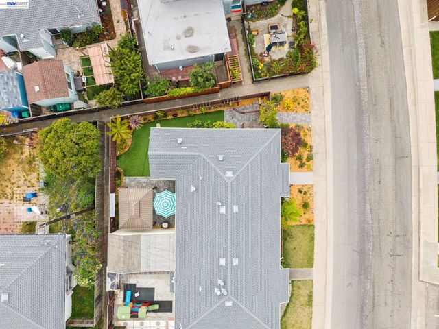 104 Cypress St, Alameda, CA 94501