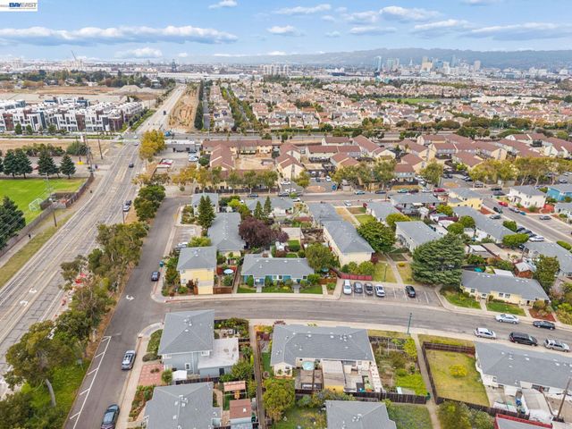 104 Cypress St, Alameda, CA 94501