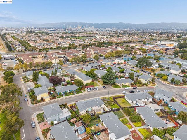 104 Cypress St, Alameda, CA 94501
