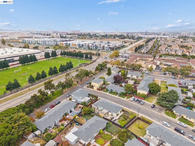 104 Cypress St, Alameda, CA 94501