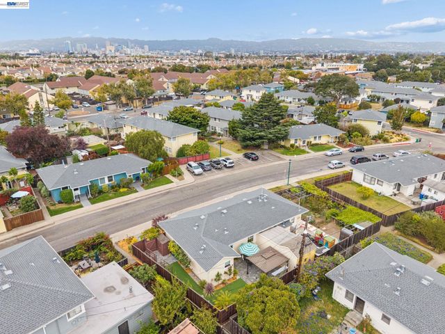 104 Cypress St, Alameda, CA 94501