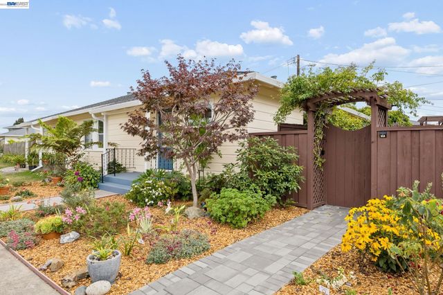 104 Cypress St, Alameda, CA 94501