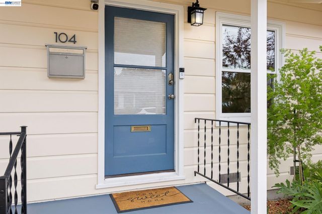 104 Cypress St, Alameda, CA 94501