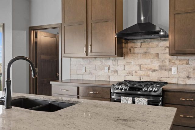 306 ASHTIN WAY, Hortonville, WI 54944