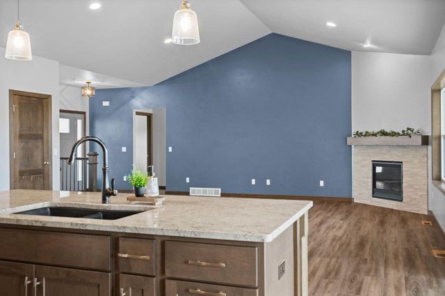 306 ASHTIN WAY, Hortonville, WI 54944