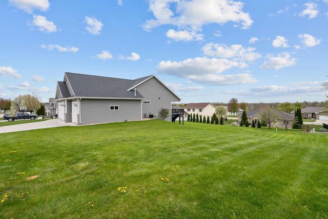 306 ASHTIN WAY, Hortonville, WI 54944