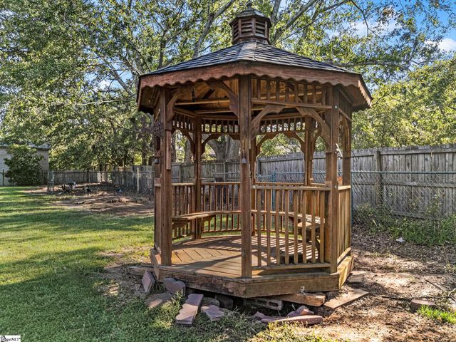110 Coldspring Drive, Spartanburg, SC 29301
