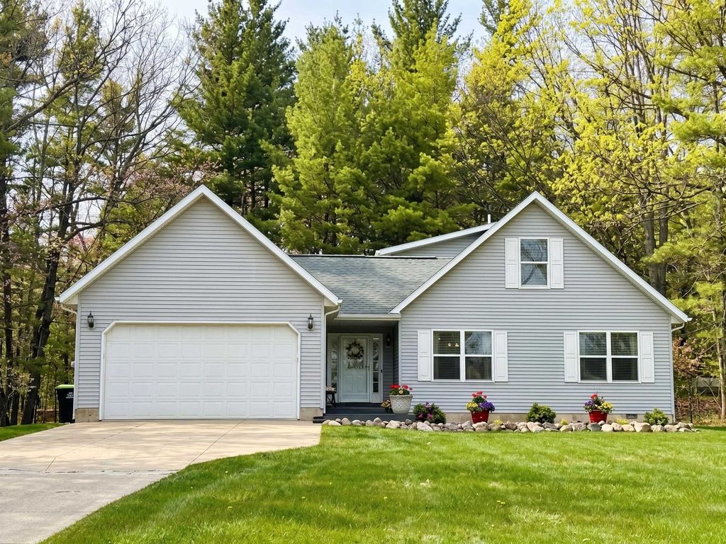 5019 Kings Way, Gladwin, MI 48624