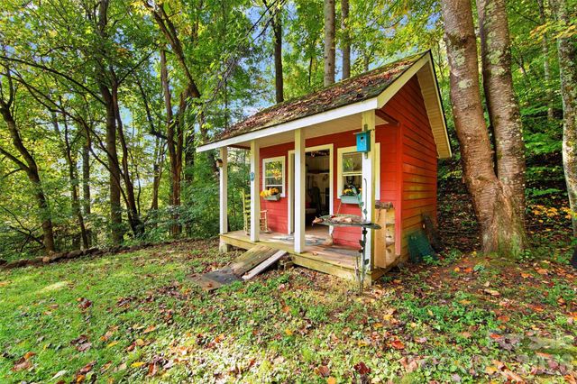 150 Sorghum Drive, Waynesville, NC 28785