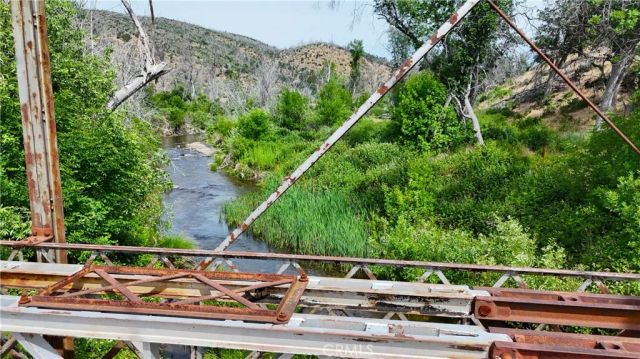 405 Old Cottonwood Creek Rd, Hornbrook, CA 96044