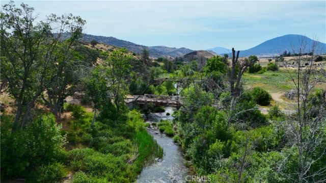 405 Old Cottonwood Creek Rd, Hornbrook, CA 96044