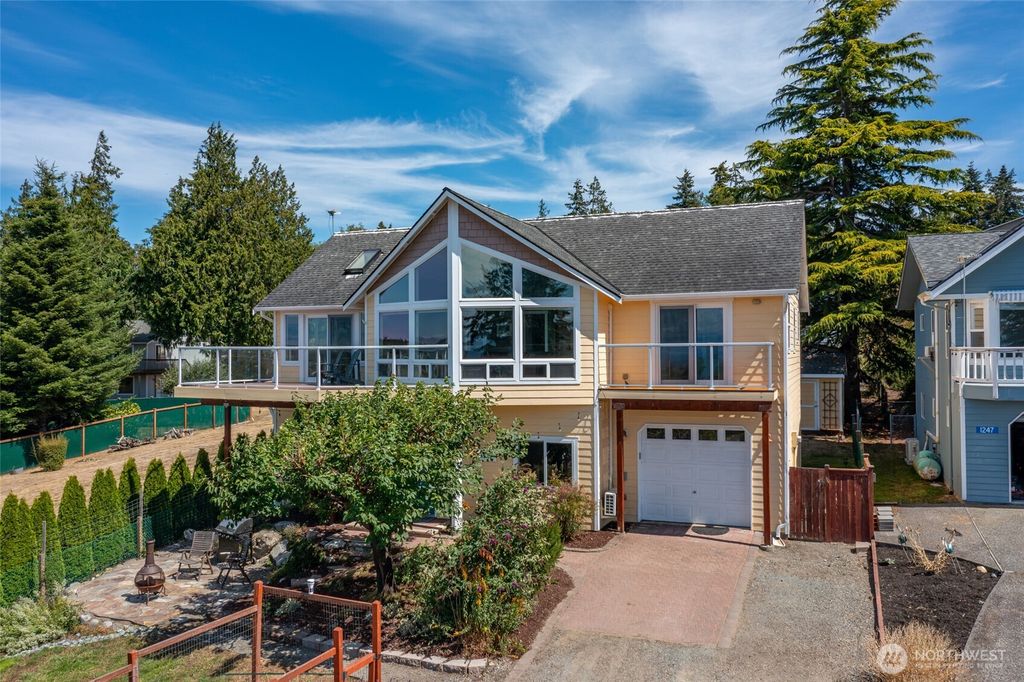 1243 Farragut Drive, Coupeville, WA 98239