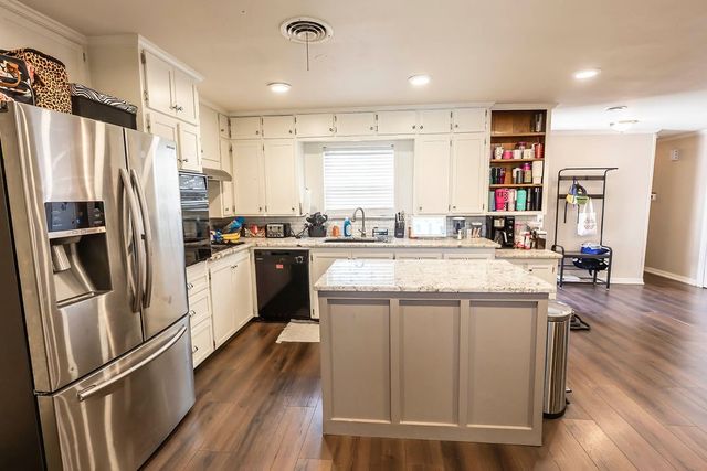 809 E Highway 82, Nocona, TX 76255