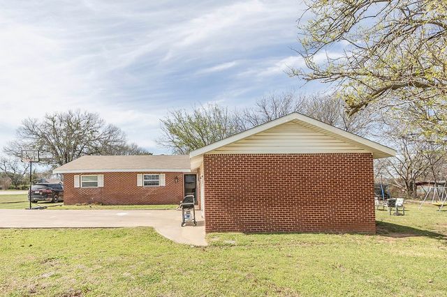 809 E Highway 82, Nocona, TX 76255