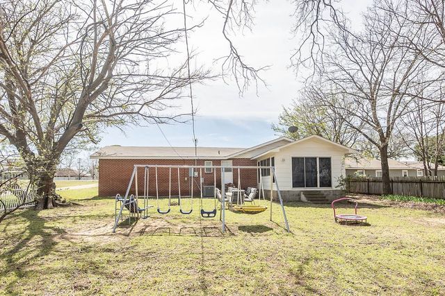 809 E Highway 82, Nocona, TX 76255
