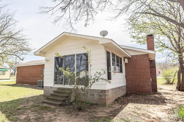 809 E Highway 82, Nocona, TX 76255