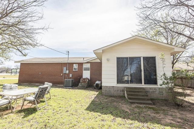 809 E Highway 82, Nocona, TX 76255