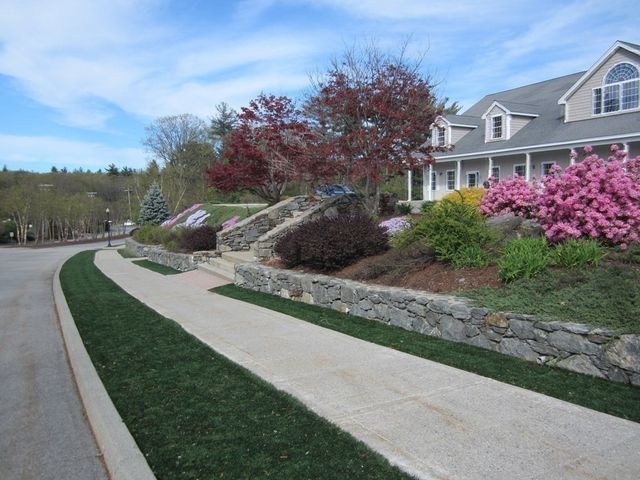 2311 Briarwood Vlg 2311, Clinton, MA 01510