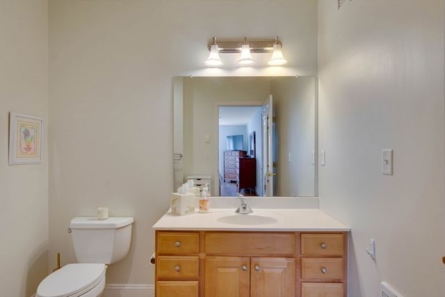 2311 Briarwood Vlg 2311, Clinton, MA 01510