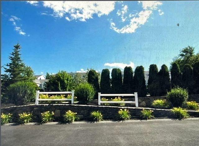 2311 Briarwood Vlg 2311, Clinton, MA 01510