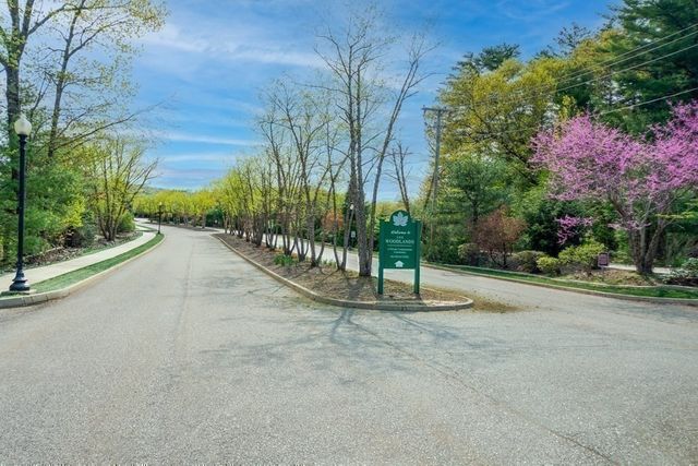 2311 Briarwood Vlg 2311, Clinton, MA 01510