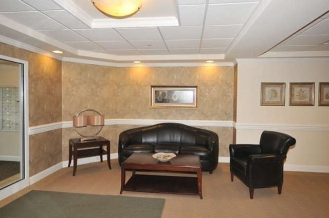 2311 Briarwood Vlg 2311, Clinton, MA 01510