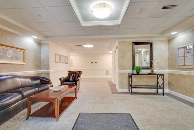 2311 Briarwood Vlg 2311, Clinton, MA 01510