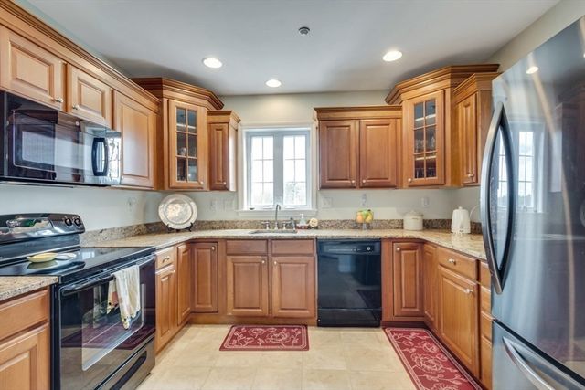 2311 Briarwood Vlg 2311, Clinton, MA 01510