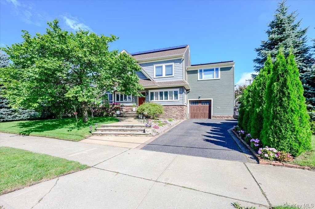132 Blackheath Road, Lido Beach, NY 11561