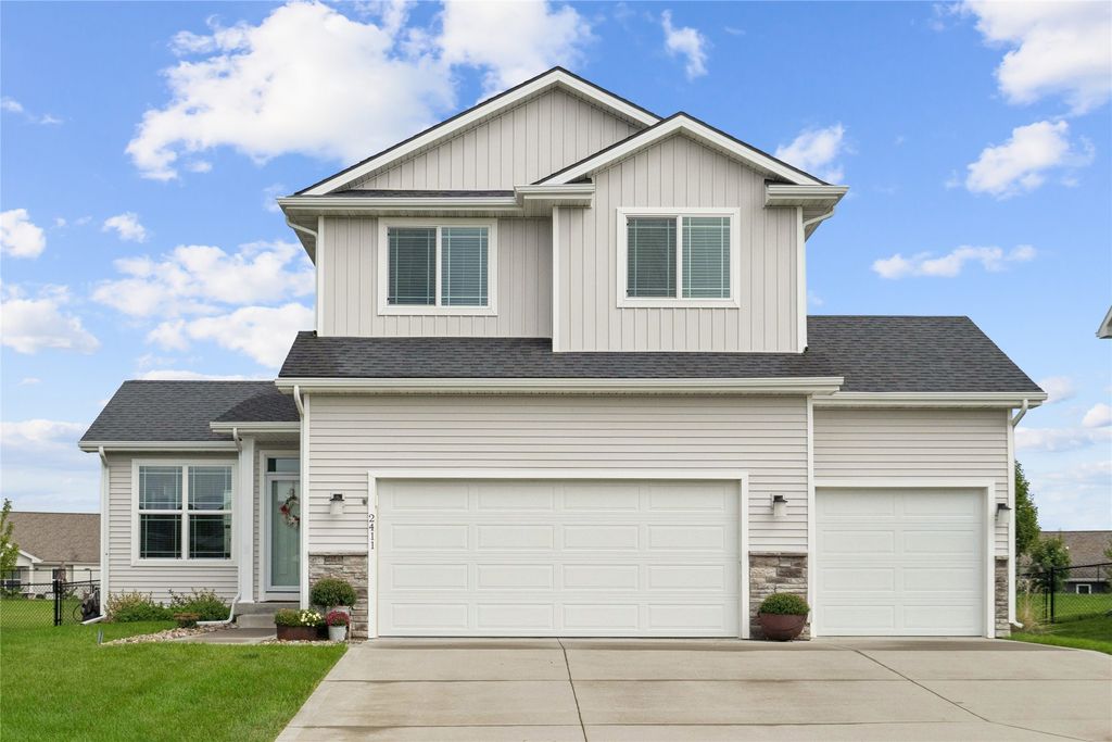 2411 NW Beechwood Street, Ankeny, IA 50023