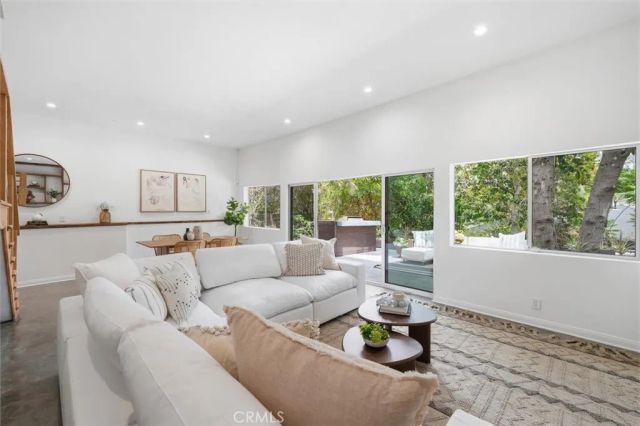 2448 Riverside Pl, Los Angeles, CA 90039