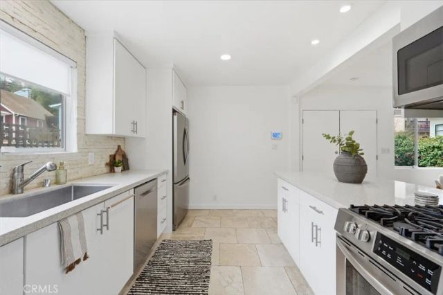 2448 Riverside Pl, Los Angeles, CA 90039