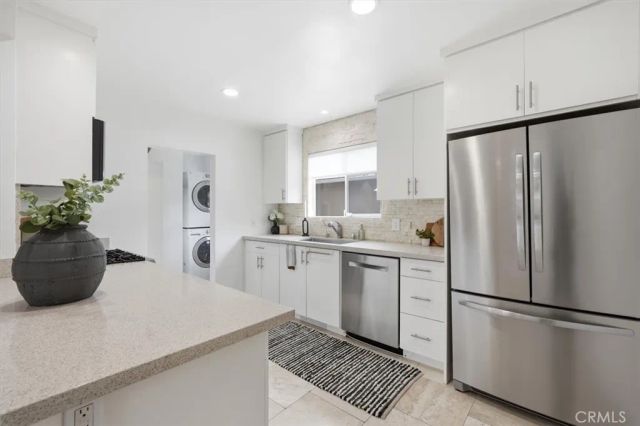 2448 Riverside Pl, Los Angeles, CA 90039