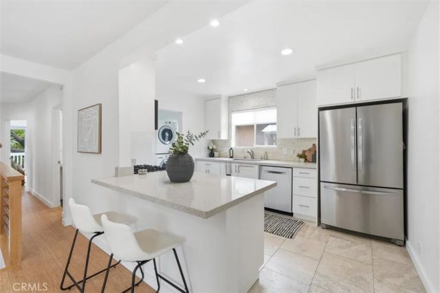 2448 Riverside Pl, Los Angeles, CA 90039