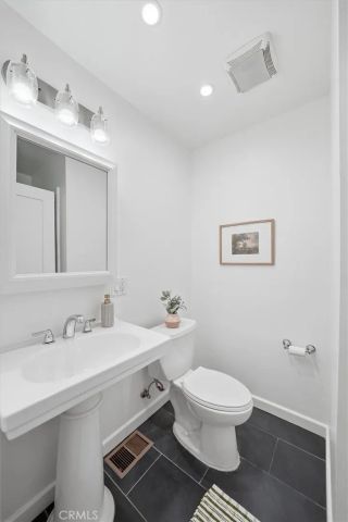 2448 Riverside Pl, Los Angeles, CA 90039