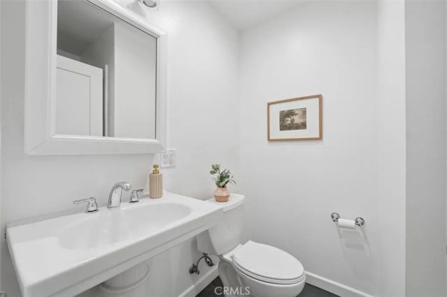 2448 Riverside Pl, Los Angeles, CA 90039
