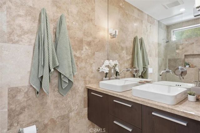 2448 Riverside Pl, Los Angeles, CA 90039